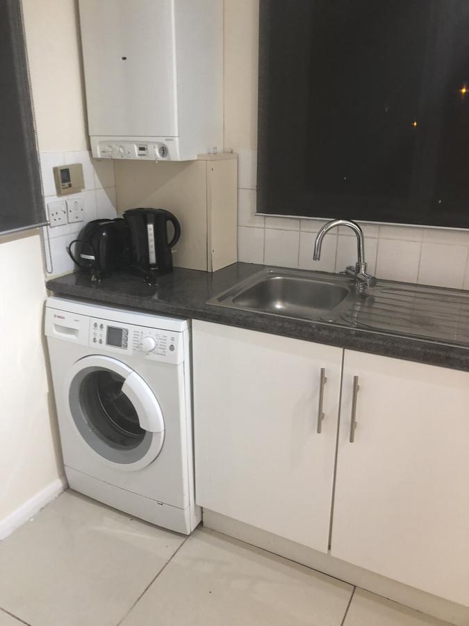 Waltham Abbey Private Property 外观 照片