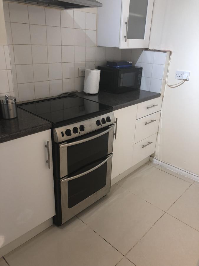 Waltham Abbey Private Property 外观 照片