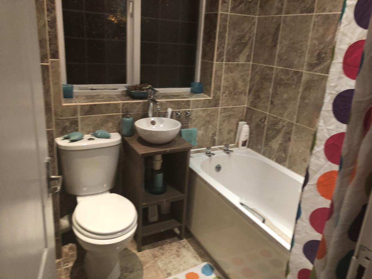 Waltham Abbey Private Property 外观 照片